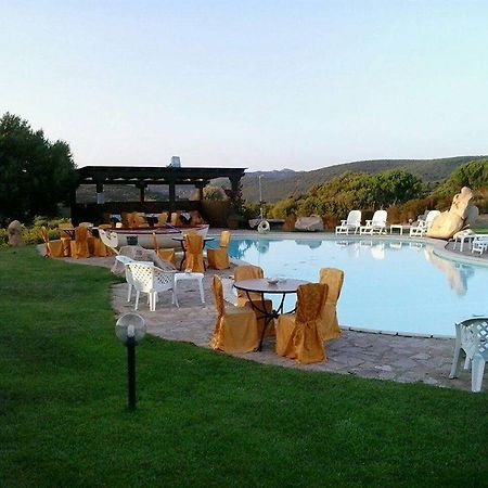 Hotel Ristorante La Tana Di Li Mazzoni Trinita d'Agultu e Vignola Exterior foto