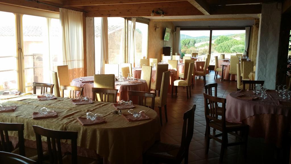 Hotel Ristorante La Tana Di Li Mazzoni Trinita d'Agultu e Vignola Exterior foto
