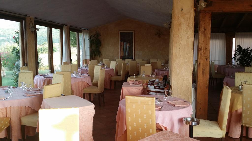 Hotel Ristorante La Tana Di Li Mazzoni Trinita d'Agultu e Vignola Quarto foto
