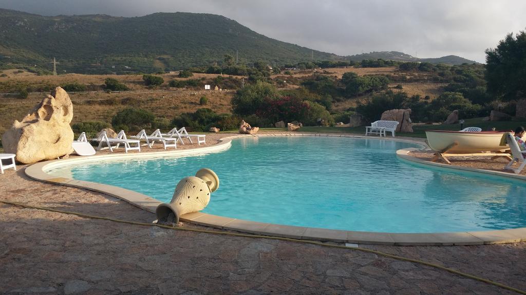 Hotel Ristorante La Tana Di Li Mazzoni Trinita d'Agultu e Vignola Exterior foto