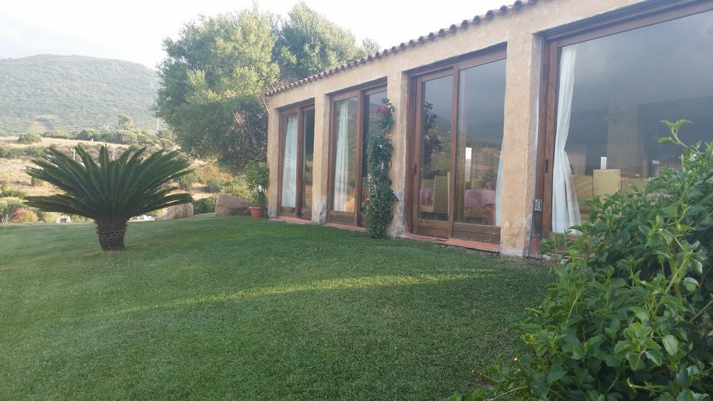 Hotel Ristorante La Tana Di Li Mazzoni Trinita d'Agultu e Vignola Exterior foto