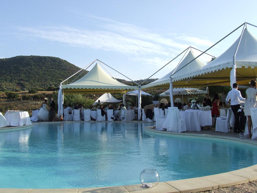 Hotel Ristorante La Tana Di Li Mazzoni Trinita d'Agultu e Vignola Exterior foto